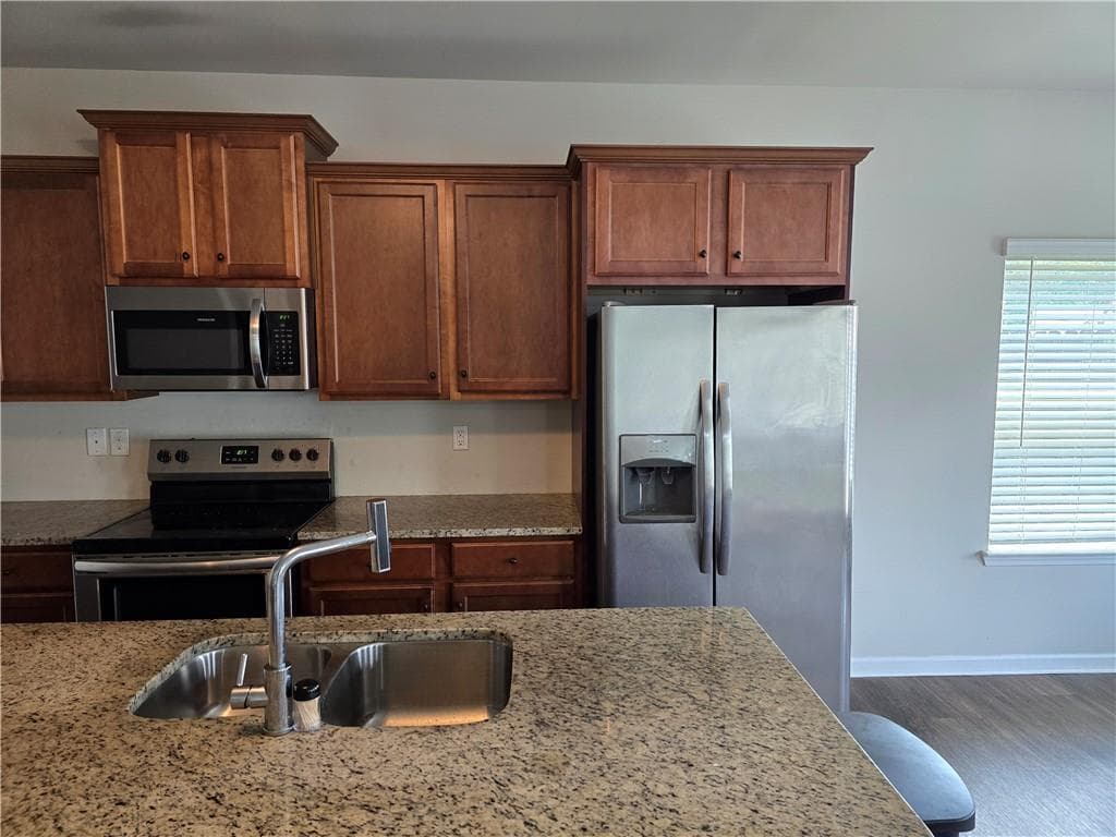 4 bedroom, 3 bathroom, 2,139 sq ft single family residence for sale at 758 Galveston Way, Mcdonough, GA 30253 — photo 4