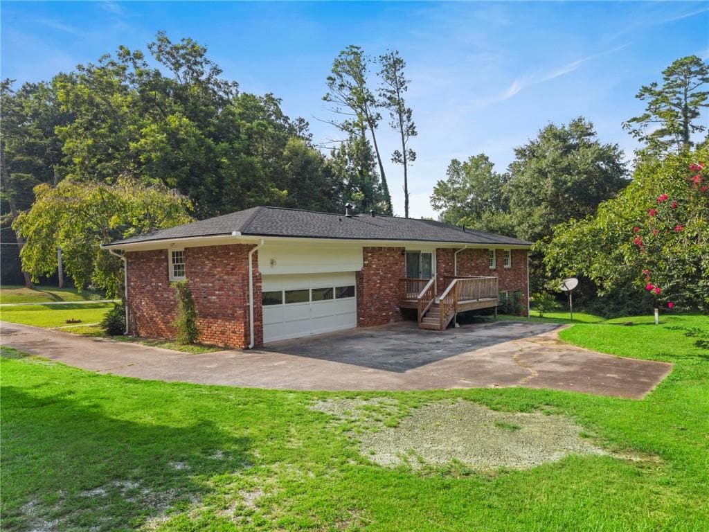 3 bedroom, 2 bathroom, 1,350 sq ft single family residence under contract at 4306 Bouldercrest Road, Ellenwood, GA 30294 — photo 6
