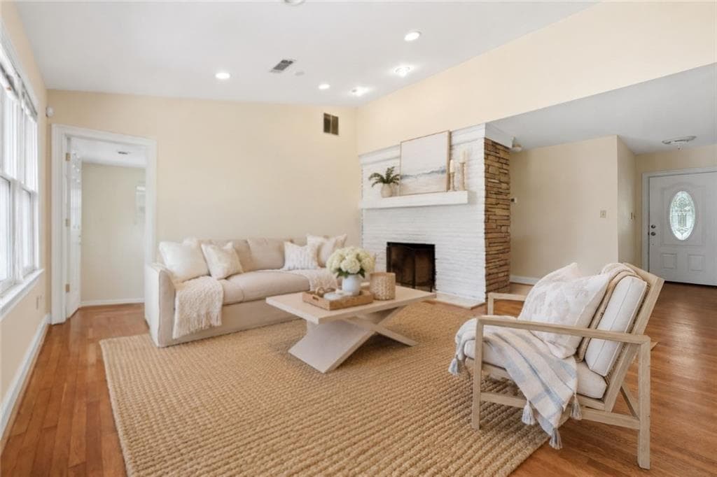 3 bedroom, 2 bathroom single family residence for sale at 208 Midvale Drive, Atlanta, GA 30342 — photo 3