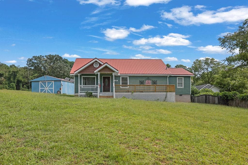 3 bedroom, 3 bathroom, 1,304 sq ft single family residence under contract at 56 Pirates Point Point, Dawsonville, GA 30534 — photo 2