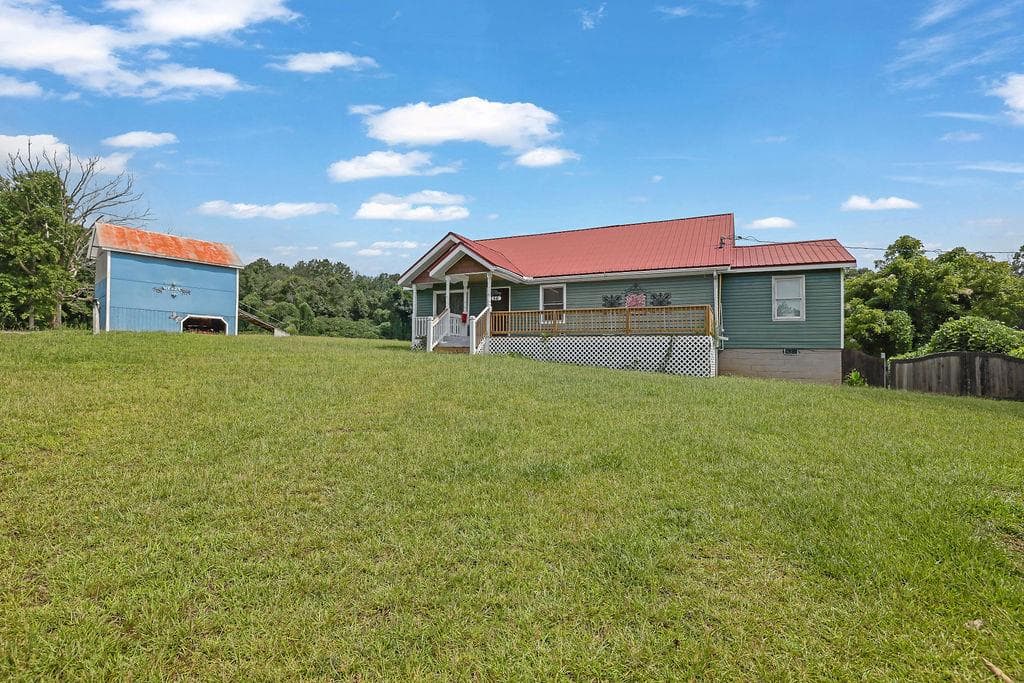 3 bedroom, 3 bathroom, 1,304 sq ft single family residence under contract at 56 Pirates Point Point, Dawsonville, GA 30534 — photo 3