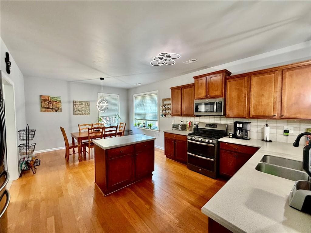 5 bedroom, 4 bathroom, 3,012 sq ft single family residence for sale at 884 Liberty Ives Drive, Auburn, GA 30011 — photo 4