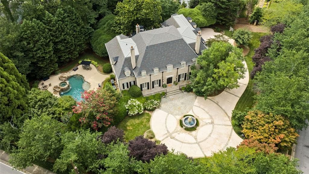6 bedroom, 8 bathroom, 10,355 sq ft single family residence under contract at 305 Forrest Lake Drive, Sandy Springs, GA 30327 — photo 3