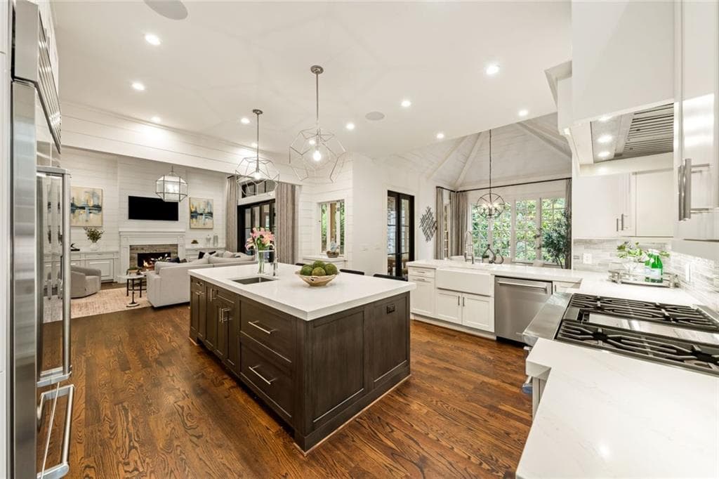 6 bedroom, 8 bathroom, 10,355 sq ft single family residence under contract at 305 Forrest Lake Drive, Sandy Springs, GA 30327 — photo 4