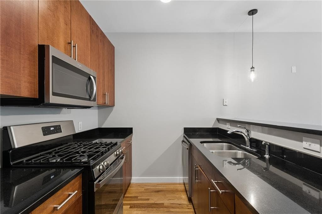 2 bedroom, 3 bathroom, 2,144 sq ft townhouse for rent at 238 Walker Street 37, Atlanta, GA 30313 for $2,600 a month — photo 7