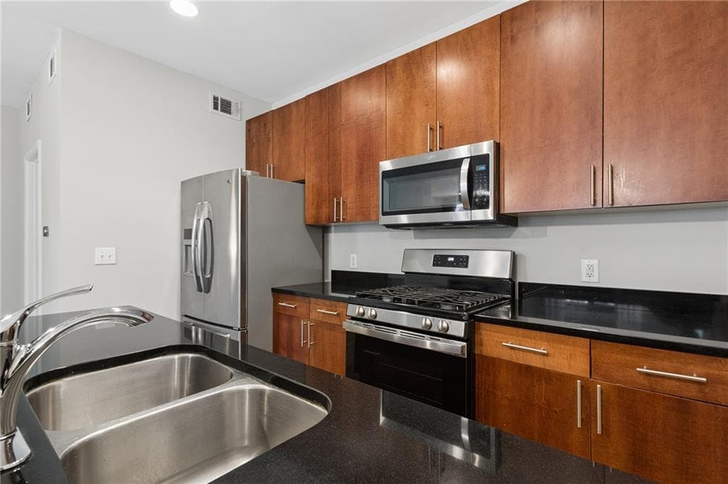 2 bedroom, 3 bathroom, 2,144 sq ft townhouse for rent at 238 Walker Street 37, Atlanta, GA 30313 for $2,600 a month — photo 9