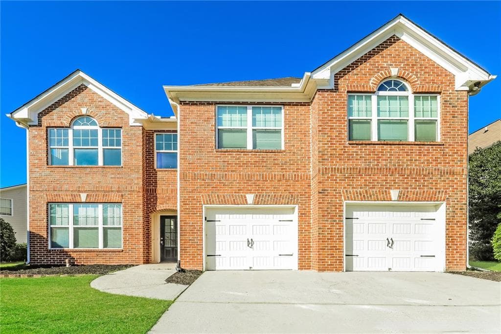 3 bedroom, 3 bathroom, 2,821 sq ft single family residence for rent at 5521 Village Trace, Union City, GA 30291 for $2,485 a month — photo 1 of 15