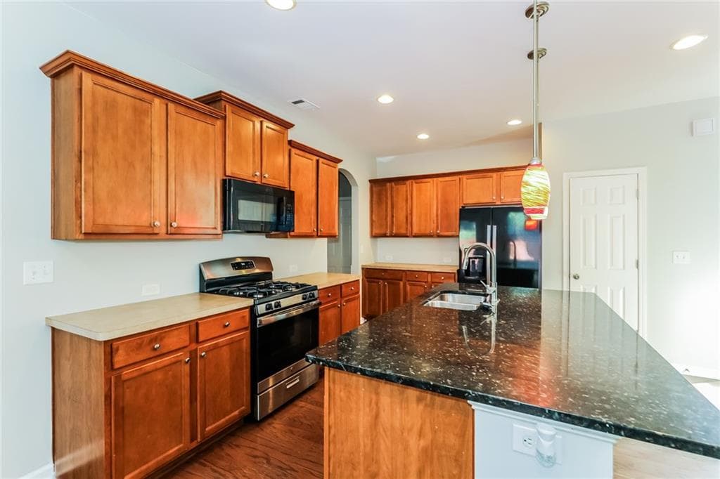 3 bedroom, 3 bathroom, 2,821 sq ft single family residence for rent at 5521 Village Trace, Union City, GA 30291 for $2,485 a month — photo 2