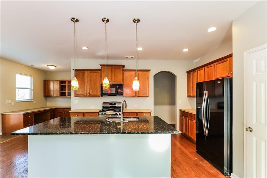 3 bedroom, 3 bathroom, 2,821 sq ft single family residence for rent at 5521 Village Trace, Union City, GA 30291 for $2,485 a month — photo 3
