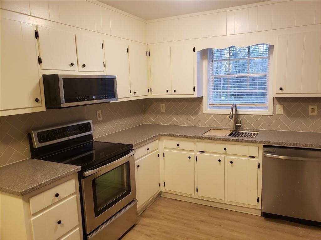 2 bedroom, 1 bathroom single family residence for rent at 4911 Valley Dale Drive, Lilburn, GA 30047 for $1,699 a month — photo 2