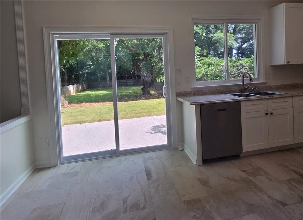 3 bedroom, 3 bathroom, 2,054 sq ft single family residence under contract at 3075 Keyingham Way, Alpharetta, GA 30004 — photo 3