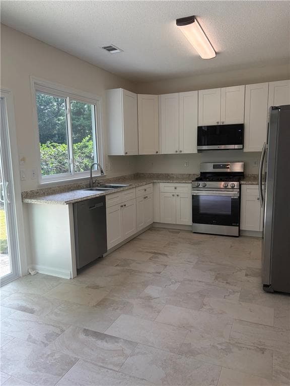 3 bedroom, 3 bathroom, 2,054 sq ft single family residence under contract at 3075 Keyingham Way, Alpharetta, GA 30004 — photo 4