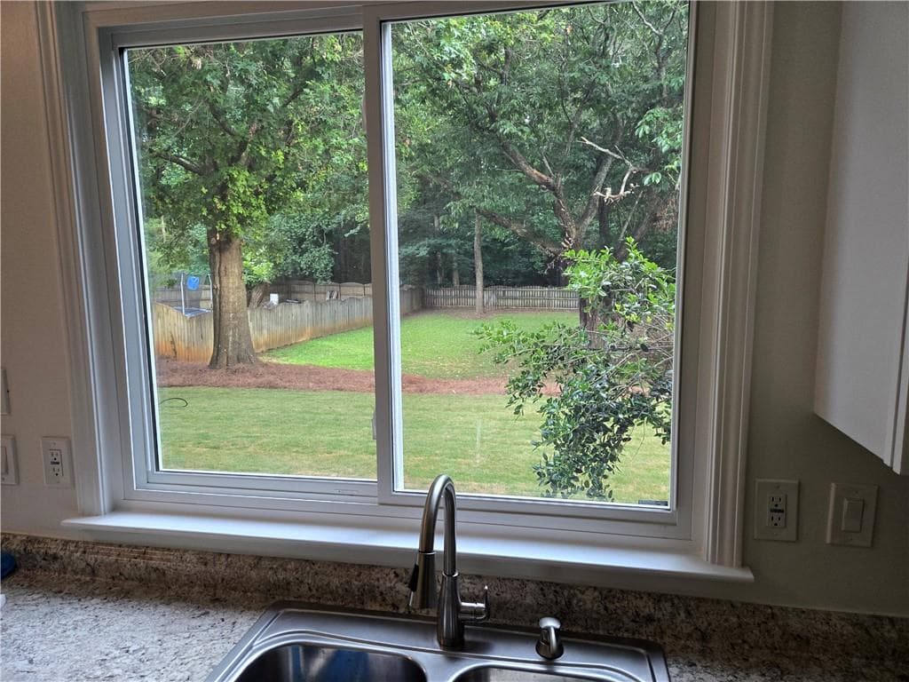 3 bedroom, 3 bathroom, 2,054 sq ft single family residence under contract at 3075 Keyingham Way, Alpharetta, GA 30004 — photo 5