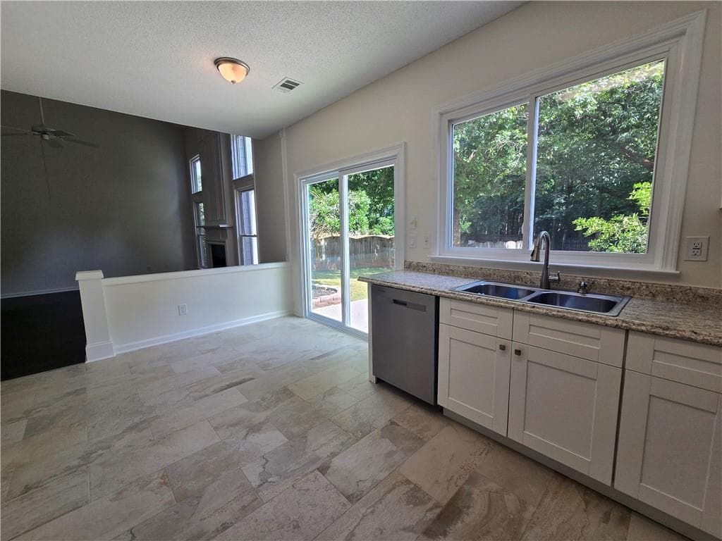 3 bedroom, 3 bathroom, 2,054 sq ft single family residence under contract at 3075 Keyingham Way, Alpharetta, GA 30004 — photo 6