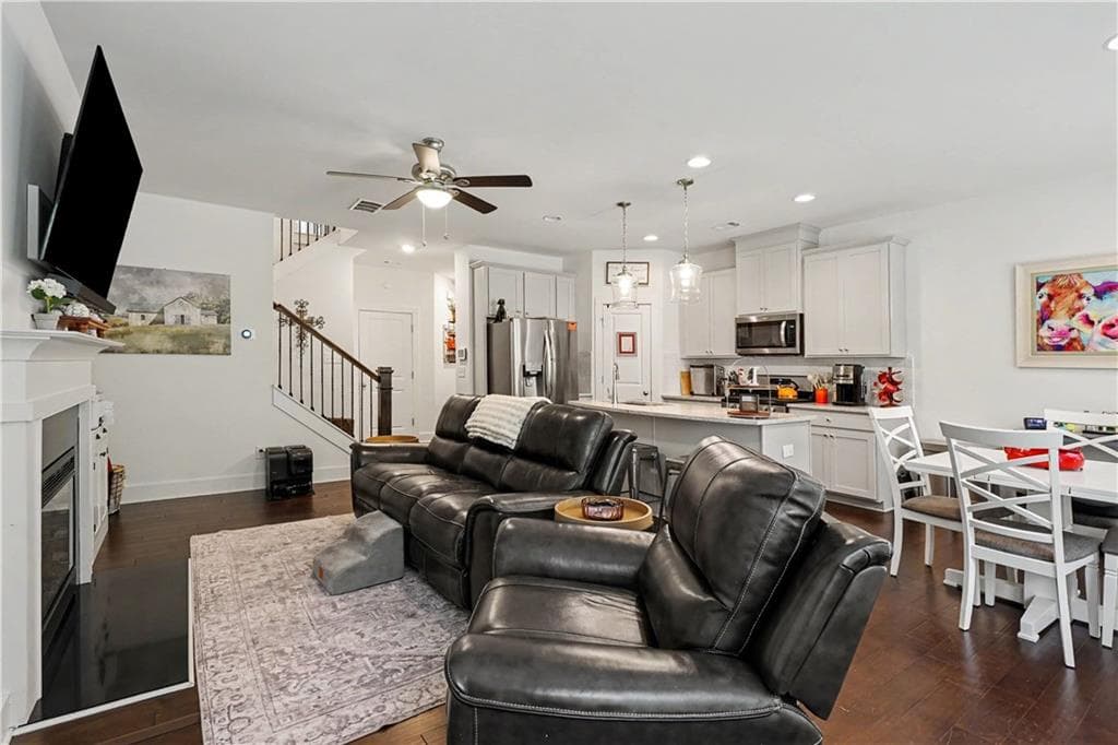 3 bedroom, 3 bathroom, 1,774 sq ft townhouse for sale at 19 Steelwood Drive Middle, Winder, GA 30680 — photo 3