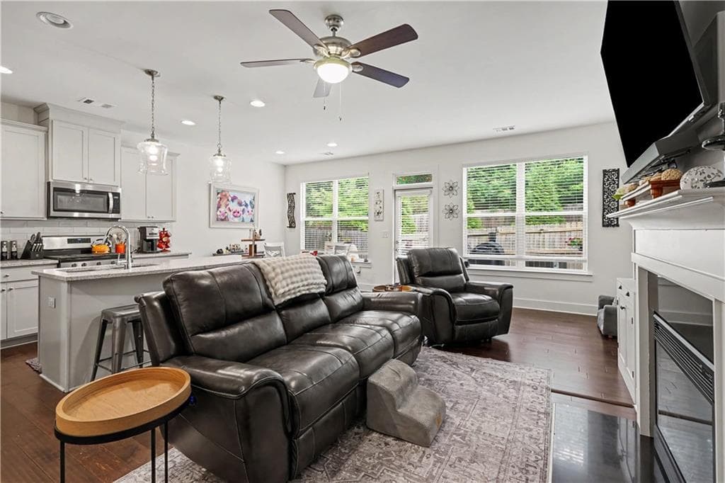 3 bedroom, 3 bathroom, 1,774 sq ft townhouse for sale at 19 Steelwood Drive Middle, Winder, GA 30680 — photo 4
