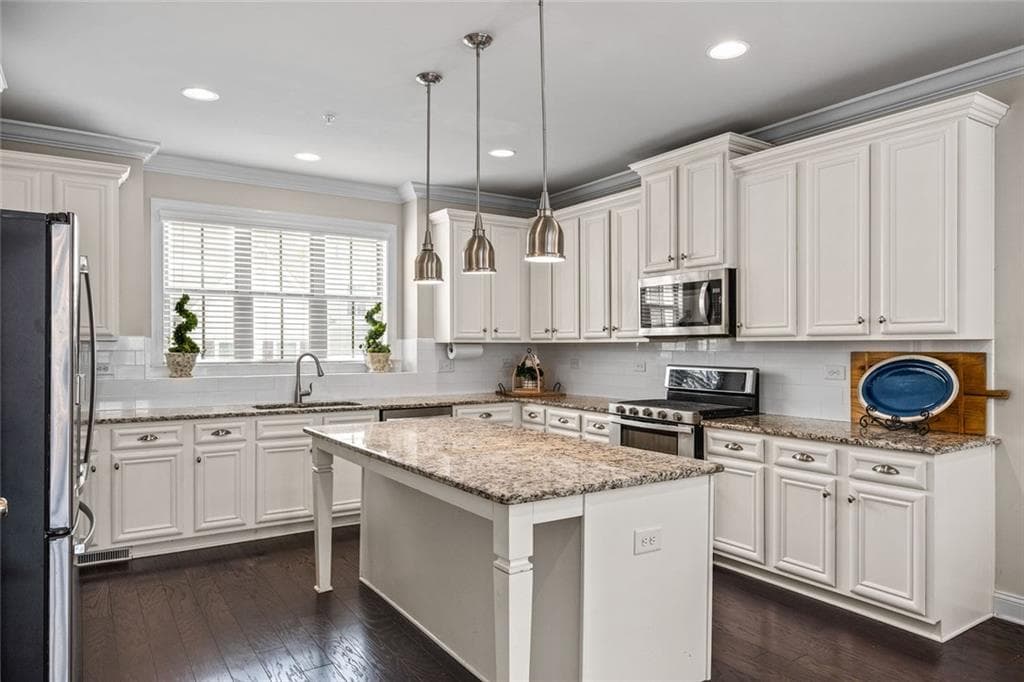 3 bedroom, 4 bathroom, 2,323 sq ft townhouse for sale at 173 Marietta Walk Trace, Marietta, GA 30064 — photo 3