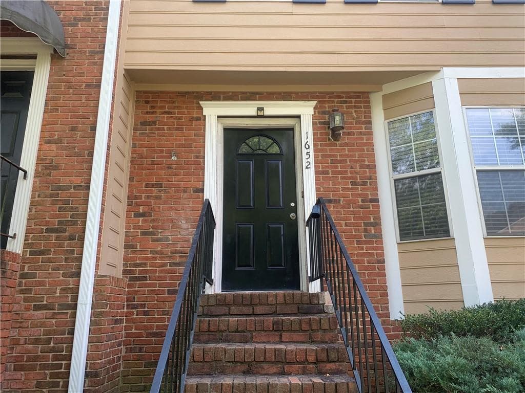 2 bedroom, 3 bathroom, 1,288 sq ft townhouse for rent at 1652 Grist Mill Drive, Marietta, GA 30062 for $1,875 a month — photo 3