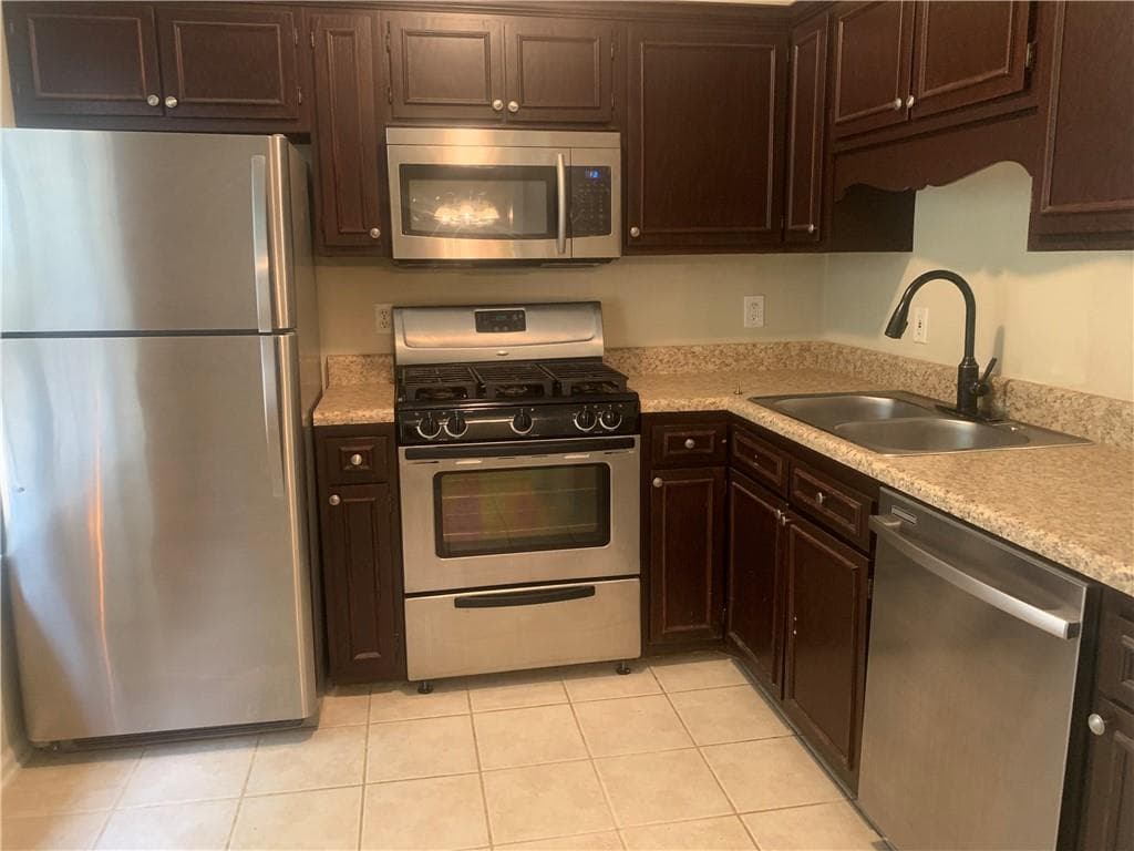 2 bedroom, 3 bathroom, 1,288 sq ft townhouse for rent at 1652 Grist Mill Drive, Marietta, GA 30062 for $1,875 a month — photo 9