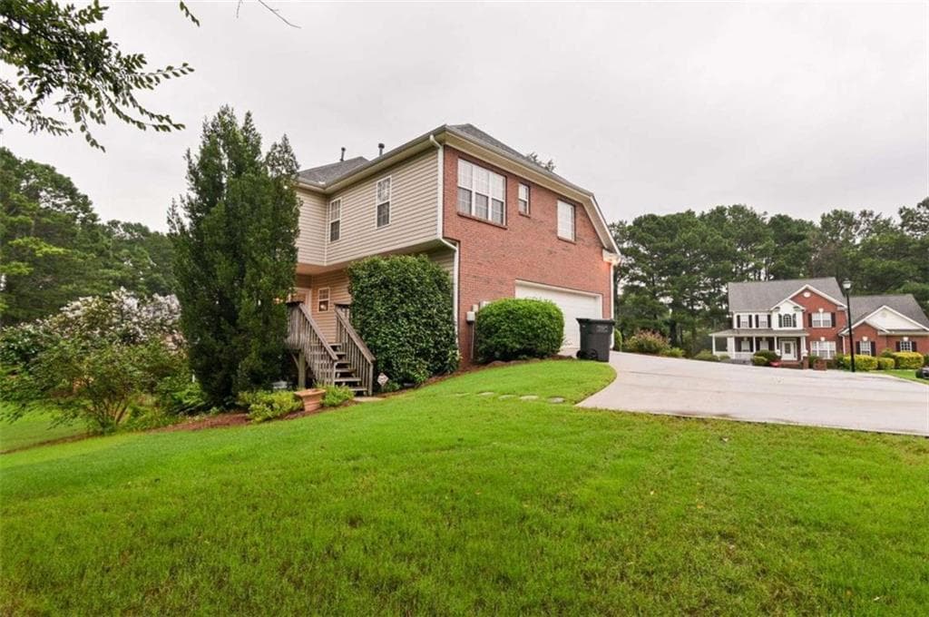 5 bedroom, 3 bathroom, 4,593 sq ft single family residence under contract at 233 Thorn Berry Way, Conyers, GA 30094 — photo 5