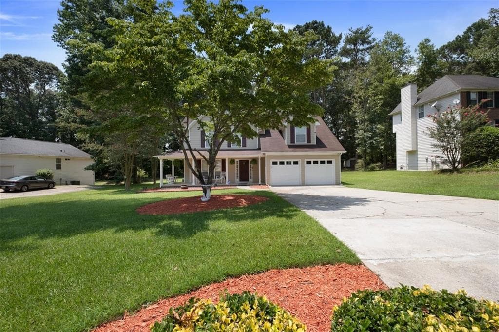 4 bedroom, 3 bathroom, 2,900 sq ft single family residence for sale at 9878 Point View Drive, Jonesboro, GA 30238 — photo 4