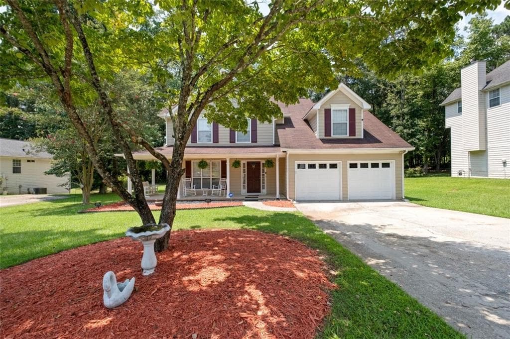 4 bedroom, 3 bathroom, 2,900 sq ft single family residence for sale at 9878 Point View Drive, Jonesboro, GA 30238 — photo 2