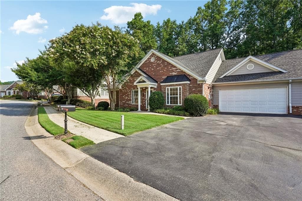 3 bedroom, 3 bathroom, 3,069 sq ft condominium under contract at 1113 Somerton Place, Cumming, GA 30040 — photo 2