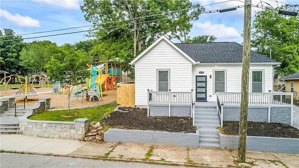 4 bedroom, 3 bathroom single family residence for rent at 620 Echo Street, Atlanta, GA 30318 for $4,500 a month — photo 3