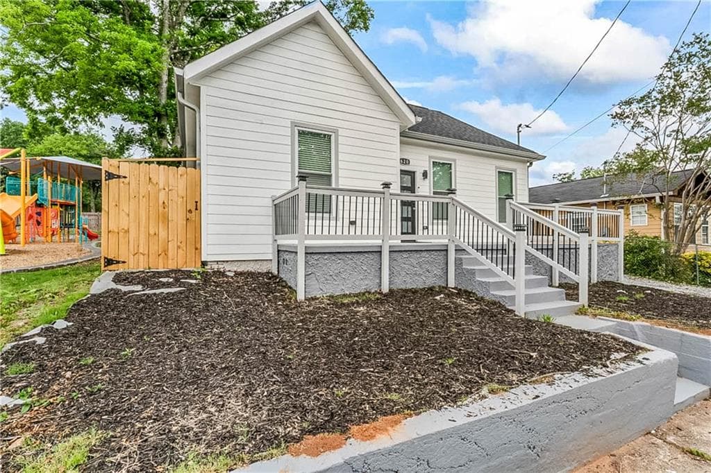 4 bedroom, 3 bathroom single family residence for rent at 620 Echo Street, Atlanta, GA 30318 for $4,500 a month — photo 5