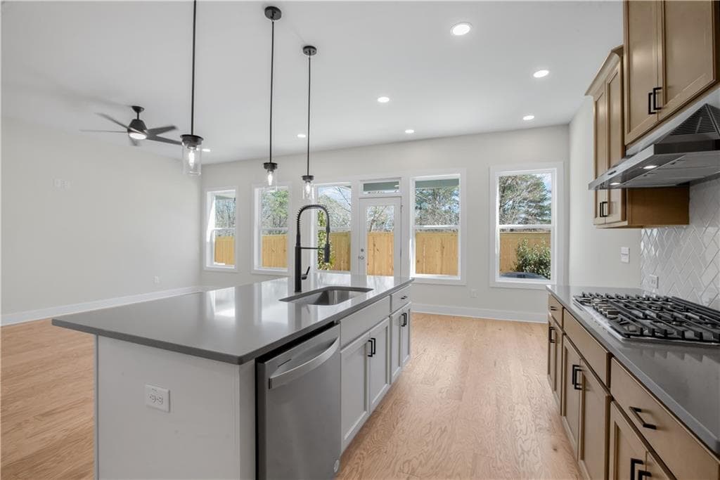 2 bedroom, 4 bathroom, 2,037 sq ft townhouse under contract at 3885 Sunburst Lane, Cumming, GA 30028 — photo 2