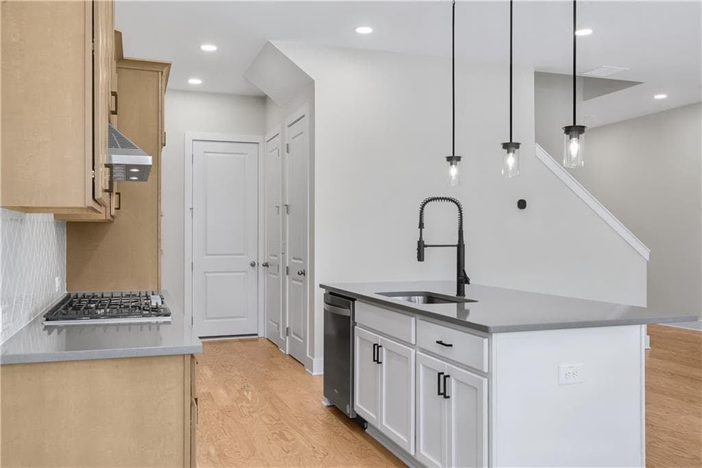 2 bedroom, 4 bathroom, 2,037 sq ft townhouse under contract at 3885 Sunburst Lane, Cumming, GA 30028 — photo 3