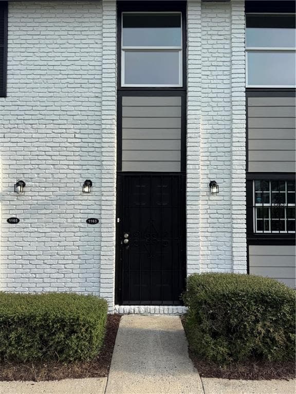 2 bedroom, 2 bathroom townhouse for rent at 1161 Boulevard, Macon, GA 31211 for $1,250 a month — photo 1 of 20