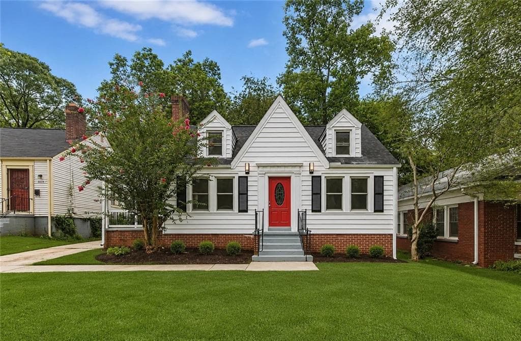 3 bedroom, 2 bathroom, 1,653 sq ft single family residence for sale at 1553 Sylvan Road, Atlanta, GA 30310