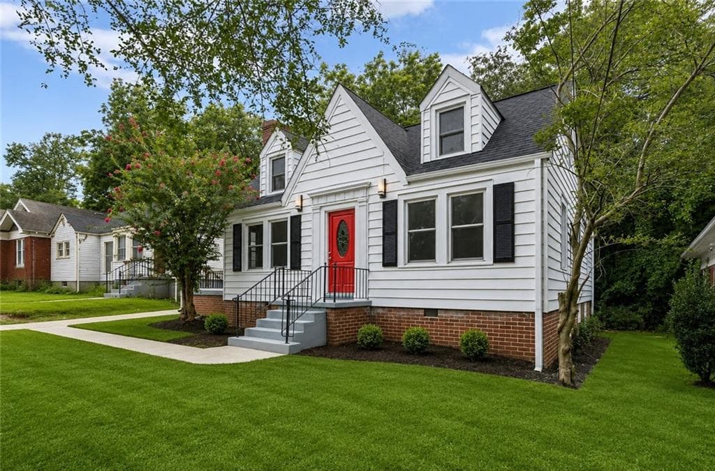 3 bedroom, 2 bathroom, 1,653 sq ft single family residence for sale at 1553 Sylvan Road, Atlanta, GA 30310 — photo 2