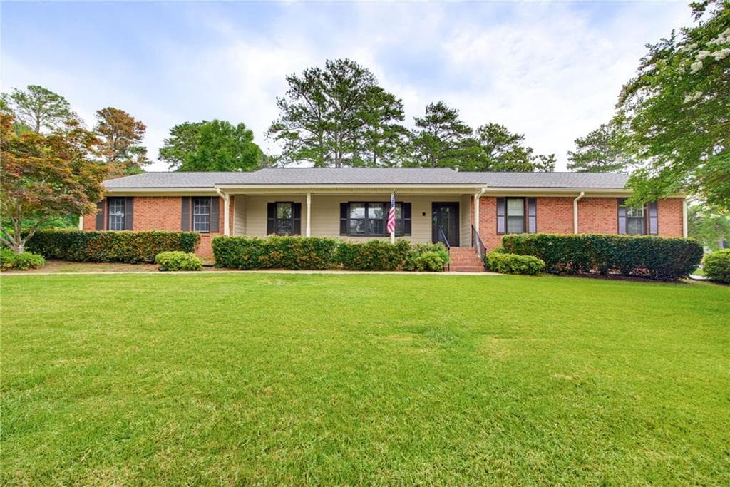 3 bedroom, 3 bathroom, 2,561 sq ft single family residence sold at 8940 Country Club Drive, Douglasville, GA 30134