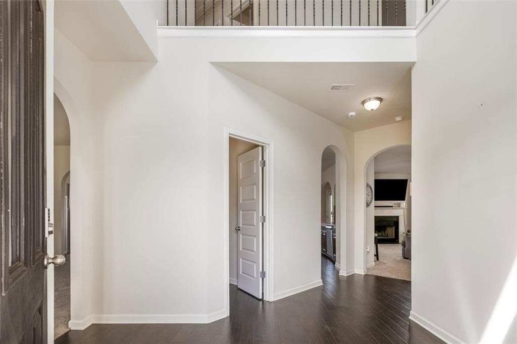 5 bedroom, 4 bathroom, 4,195 sq ft single family residence under contract at 3769 Lake End Drive, Loganville, GA 30052 — photo 4