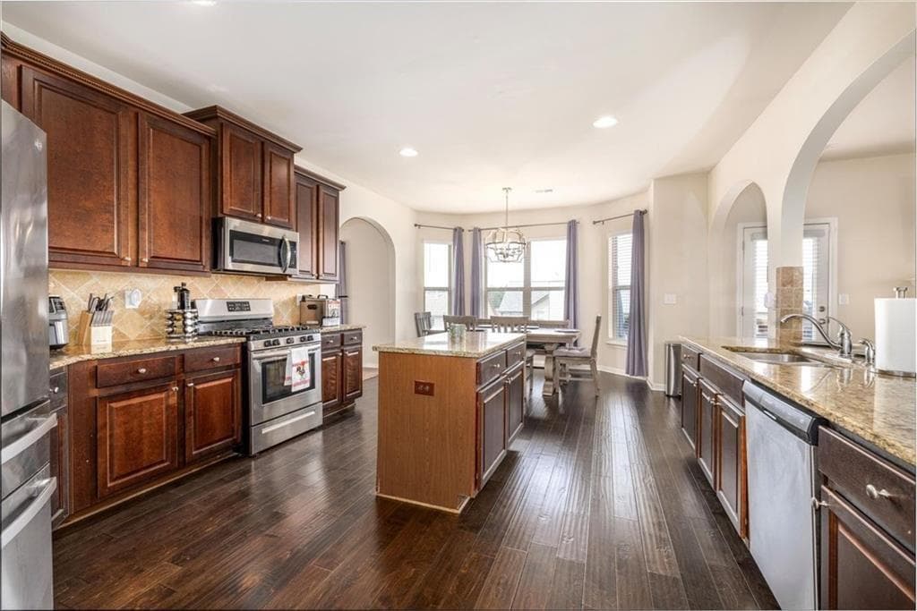 5 bedroom, 4 bathroom, 4,195 sq ft single family residence under contract at 3769 Lake End Drive, Loganville, GA 30052 — photo 6