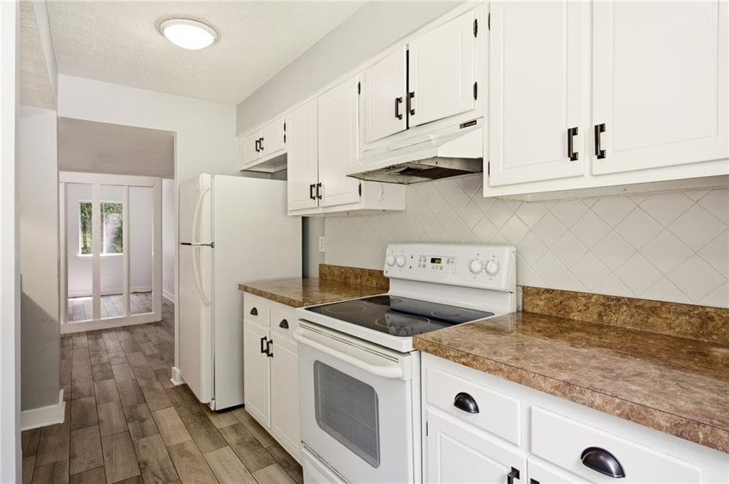 2 bedroom, 3 bathroom, 1,318 sq ft condominium for sale at 2912 Torreya Way, Marietta, GA 30067 — photo 2