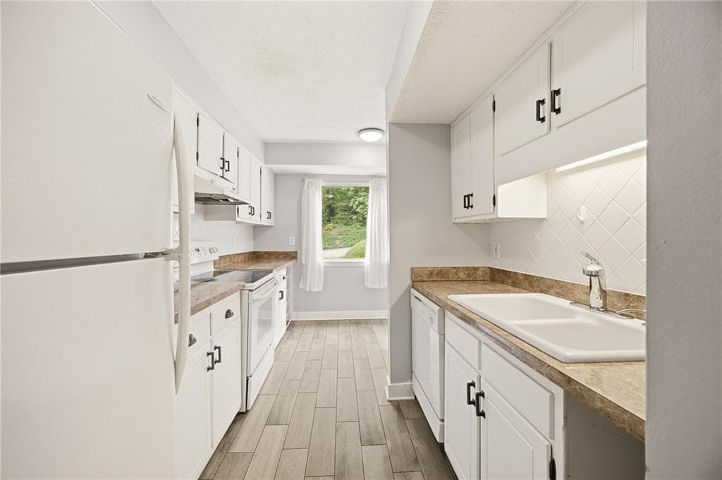2 bedroom, 3 bathroom, 1,318 sq ft condominium for sale at 2912 Torreya Way, Marietta, GA 30067 — photo 3