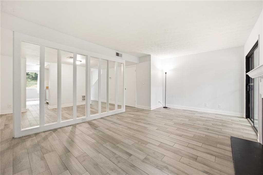 2 bedroom, 3 bathroom, 1,318 sq ft condominium for sale at 2912 Torreya Way, Marietta, GA 30067 — photo 4