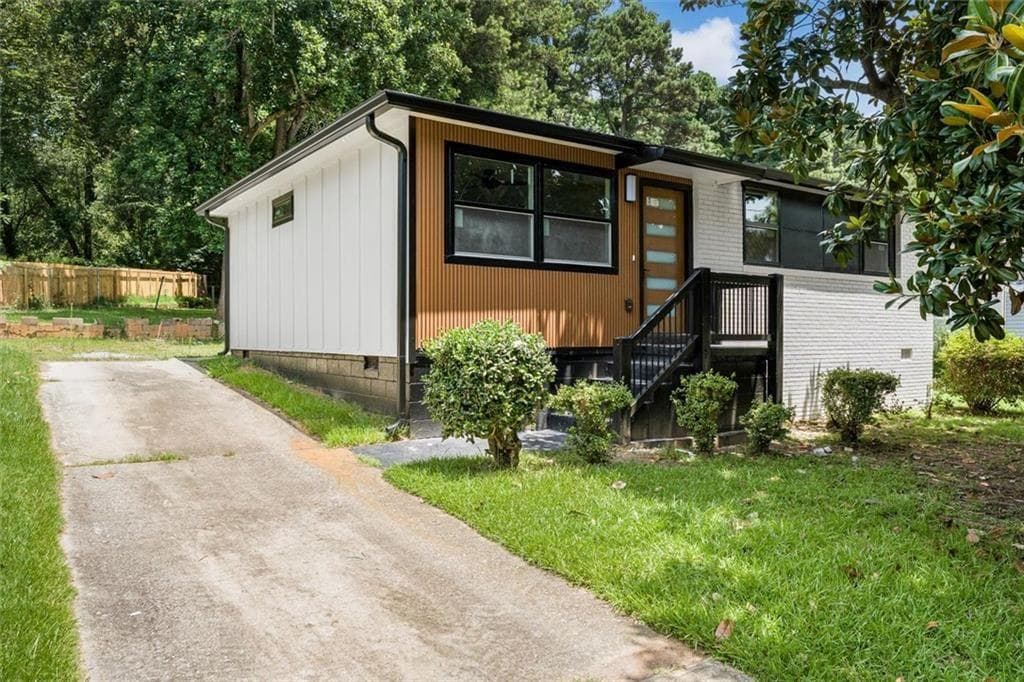 3 bedroom, 2 bathroom, 1,008 sq ft single family residence for rent at 2353 Clarissa Drive, Atlanta, GA 30318 for $2,700 a month — photo 3