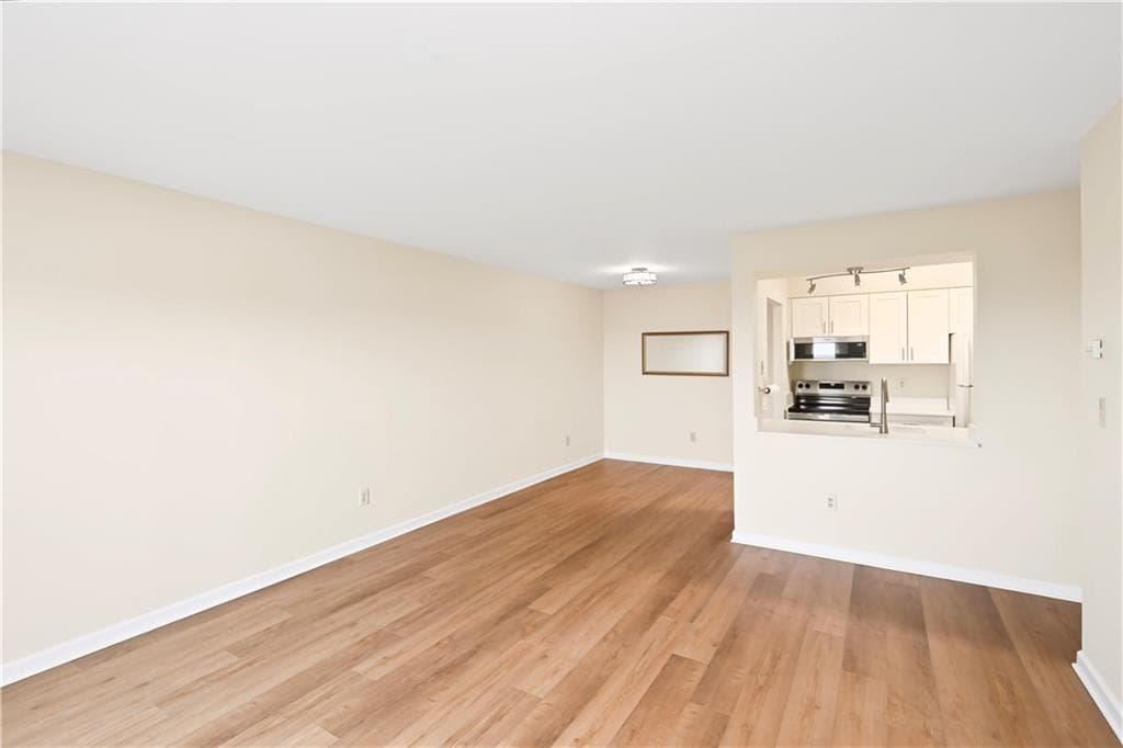 1 bedroom, 1 bathroom, 760 sq ft condominium for sale at 300 Johnson Ferry Road B1007, Sandy Springs, GA 30328 — photo 9