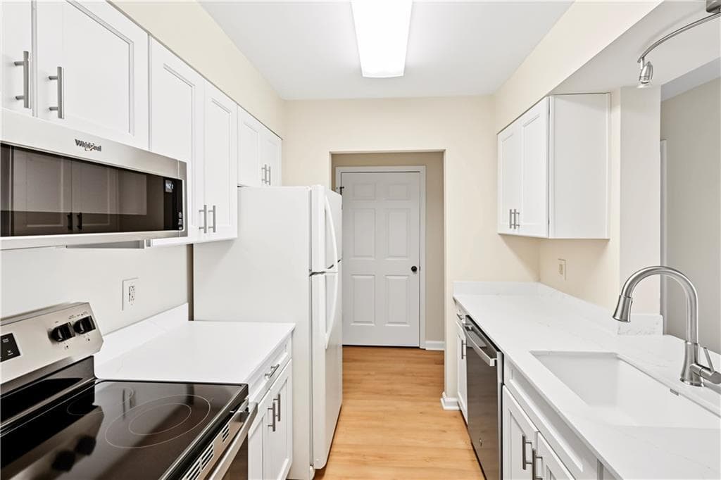 1 bedroom, 1 bathroom, 760 sq ft condominium for sale at 300 Johnson Ferry Road B1007, Sandy Springs, GA 30328 — photo 4