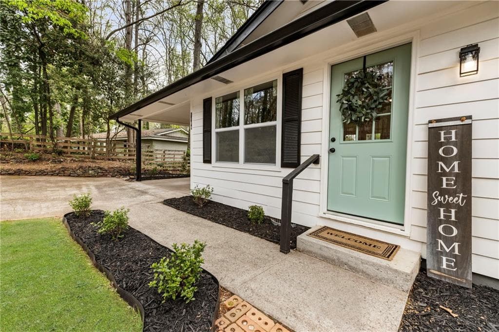 3 bedroom, 2 bathroom, 1,356 sq ft single family residence for sale at 1184 Alemeda Drive, Marietta, GA 30066 — photo 2