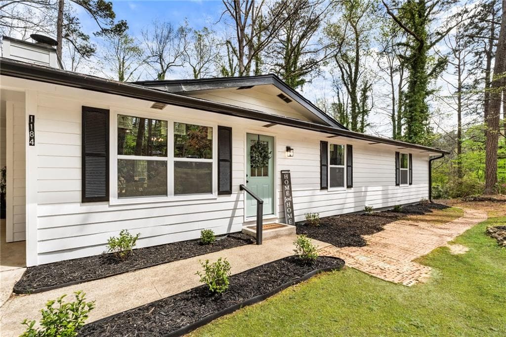 3 bedroom, 2 bathroom, 1,356 sq ft single family residence for sale at 1184 Alemeda Drive, Marietta, GA 30066 — photo 5