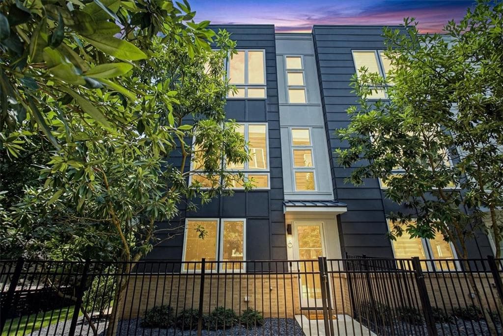 3 bedroom, 4 bathroom, 2,124 sq ft townhouse sold at 1463 La France Street NE #6, Atlanta, GA 30307
