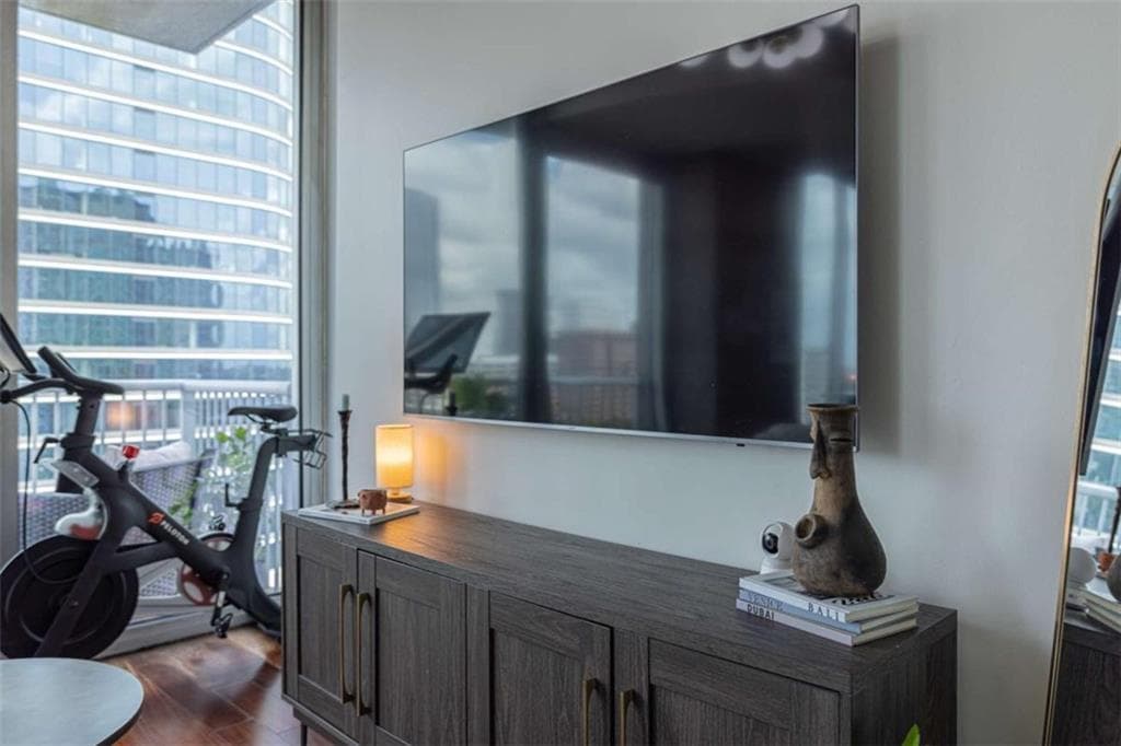 1 bedroom, 1 bathroom, 746 sq ft condominium for sale at 855 Peachtree Street 1512, Atlanta, GA 30308 — photo 10