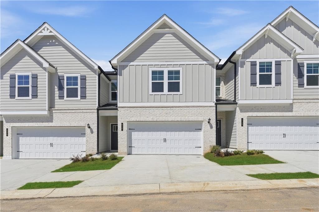 3 bedroom, 3 bathroom, 1,719 sq ft condominium for sale at 663 Treasure Drive, Stockbridge, GA 30281