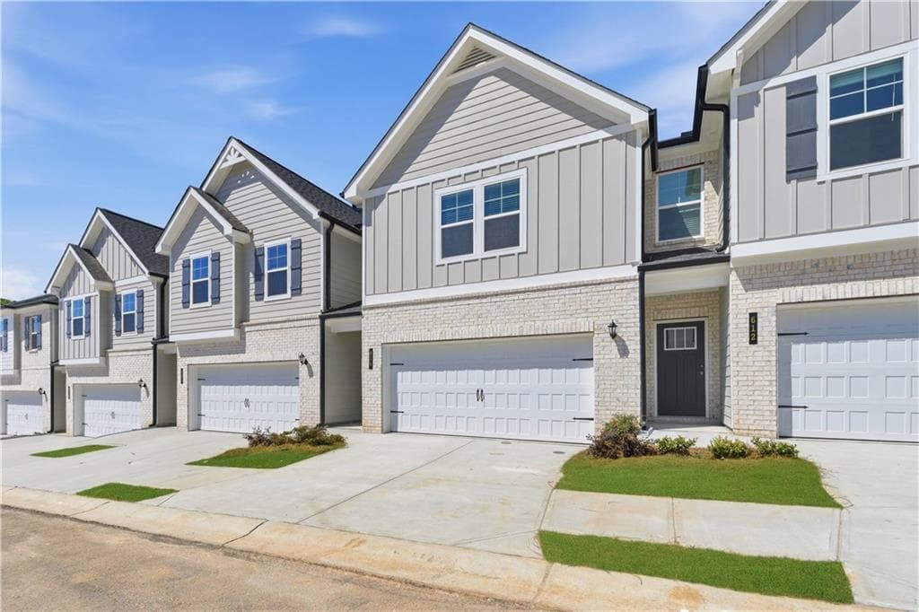 3 bedroom, 3 bathroom, 1,719 sq ft condominium for sale at 663 Treasure Drive, Stockbridge, GA 30281 — photo 2