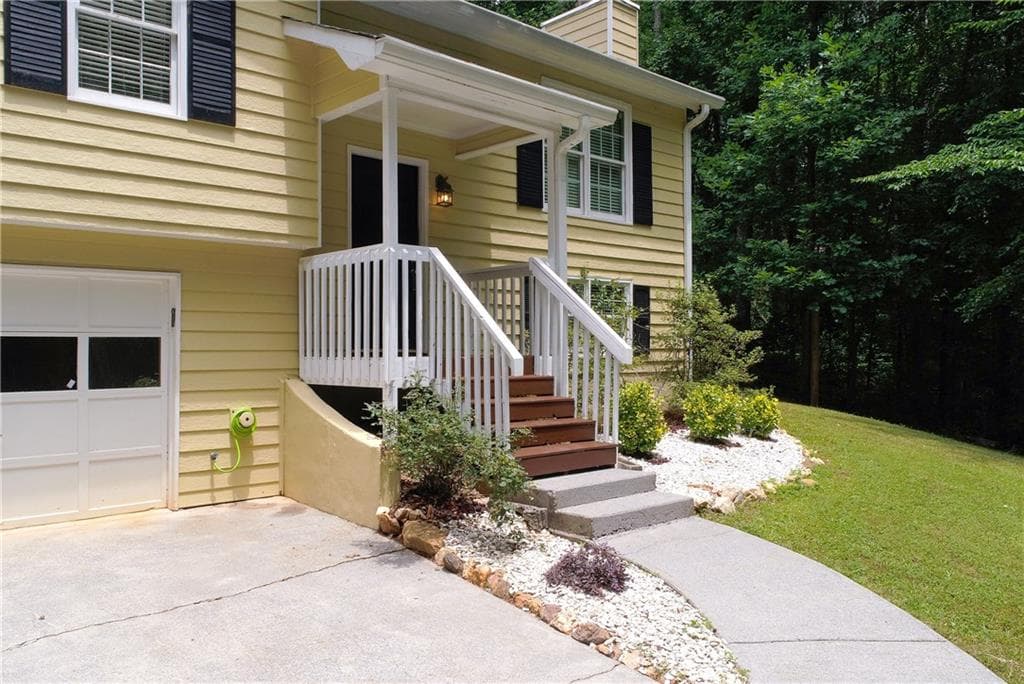 4 bedroom, 2 bathroom, 1,333 sq ft single family residence for rent at 127 Angela Lane, Dallas, GA 30132 for $1,750 a month — photo 2